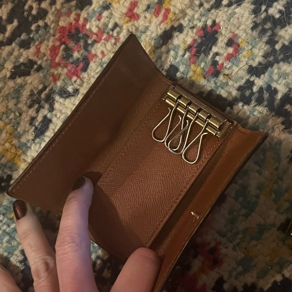 Louis Vuitton Key Holder - Picture 10 of 13